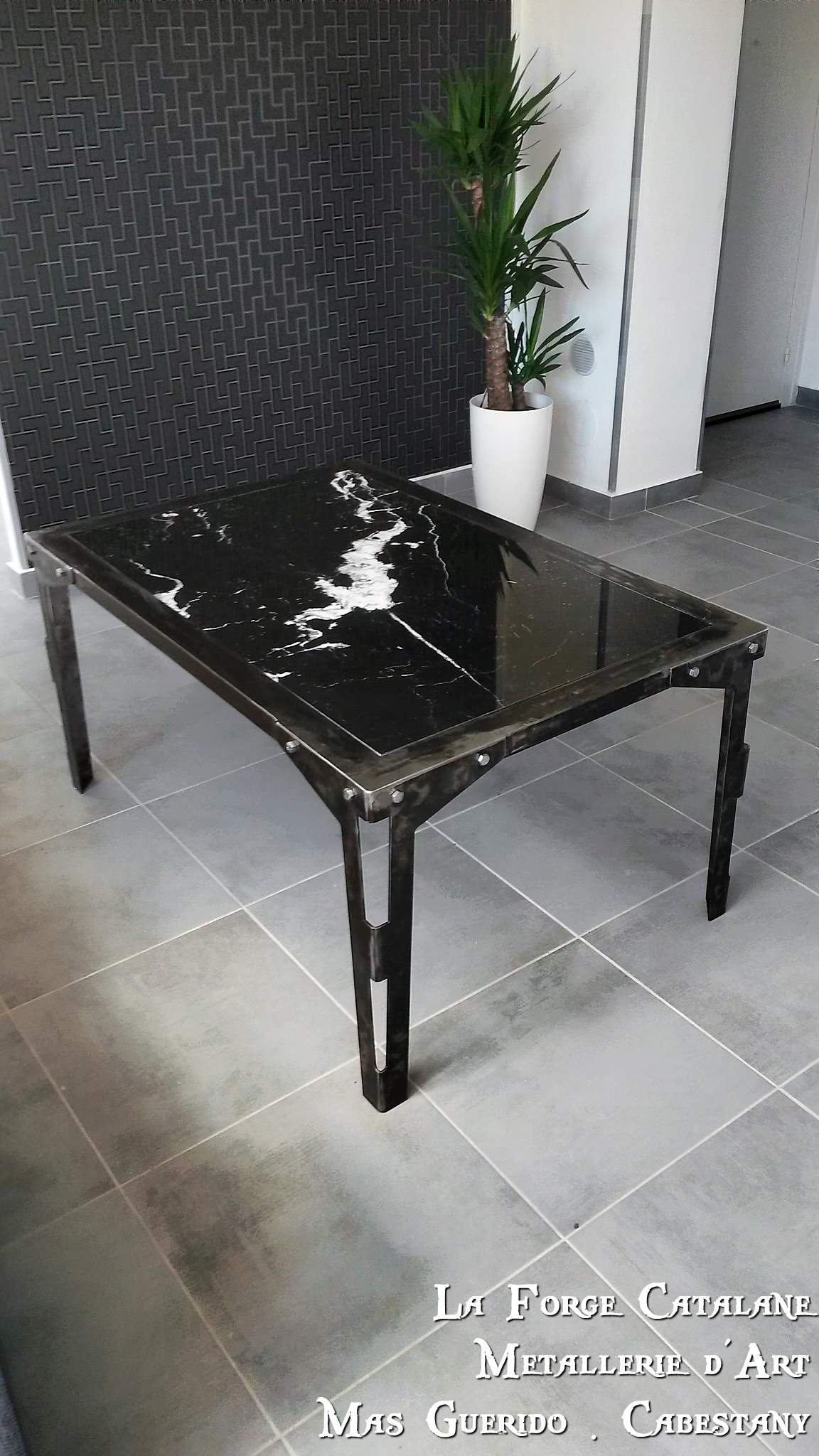 table basse pieds plie rivete 3 fer Forge Catalane Cabestany.jpg